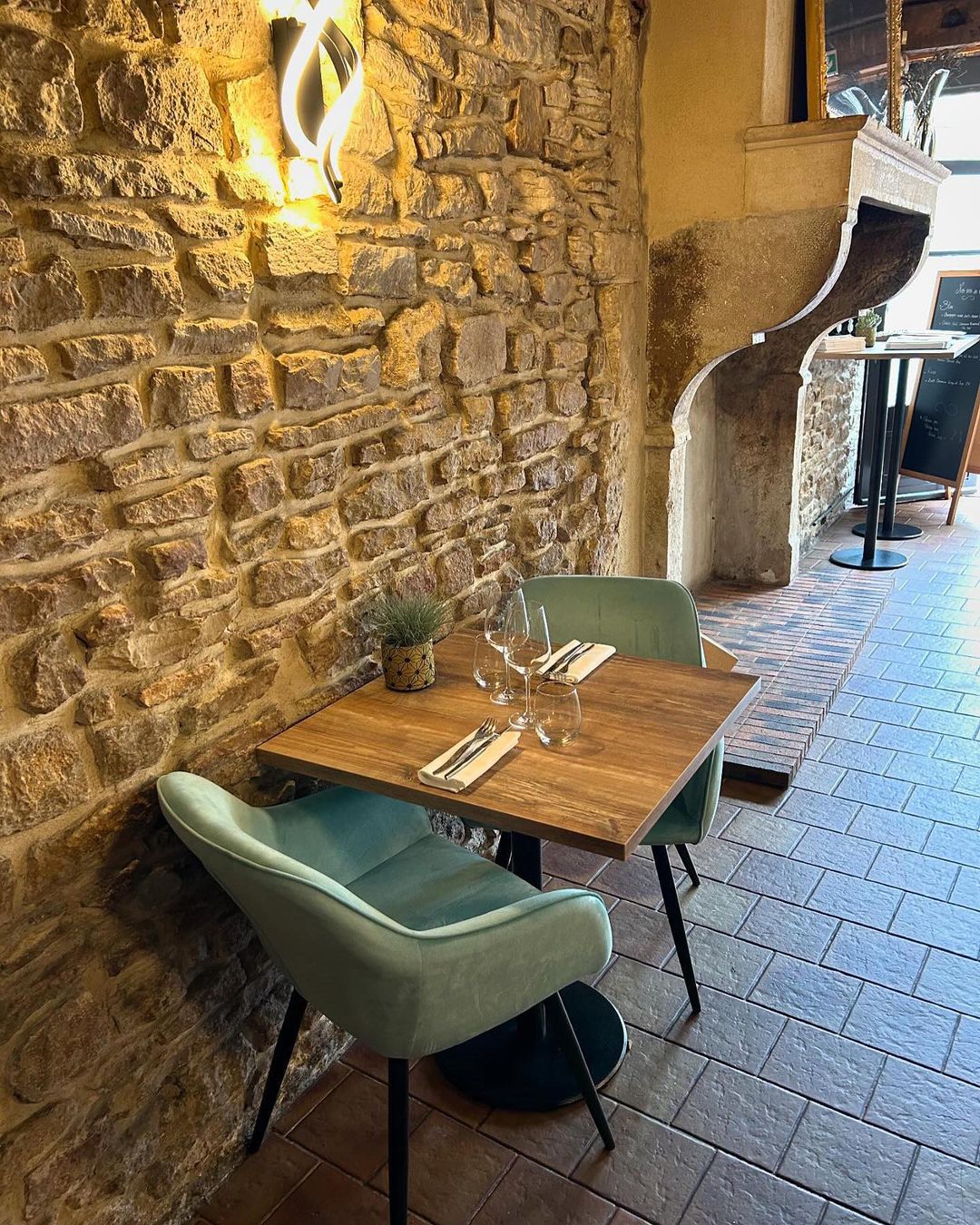 Maison Noir restaurant